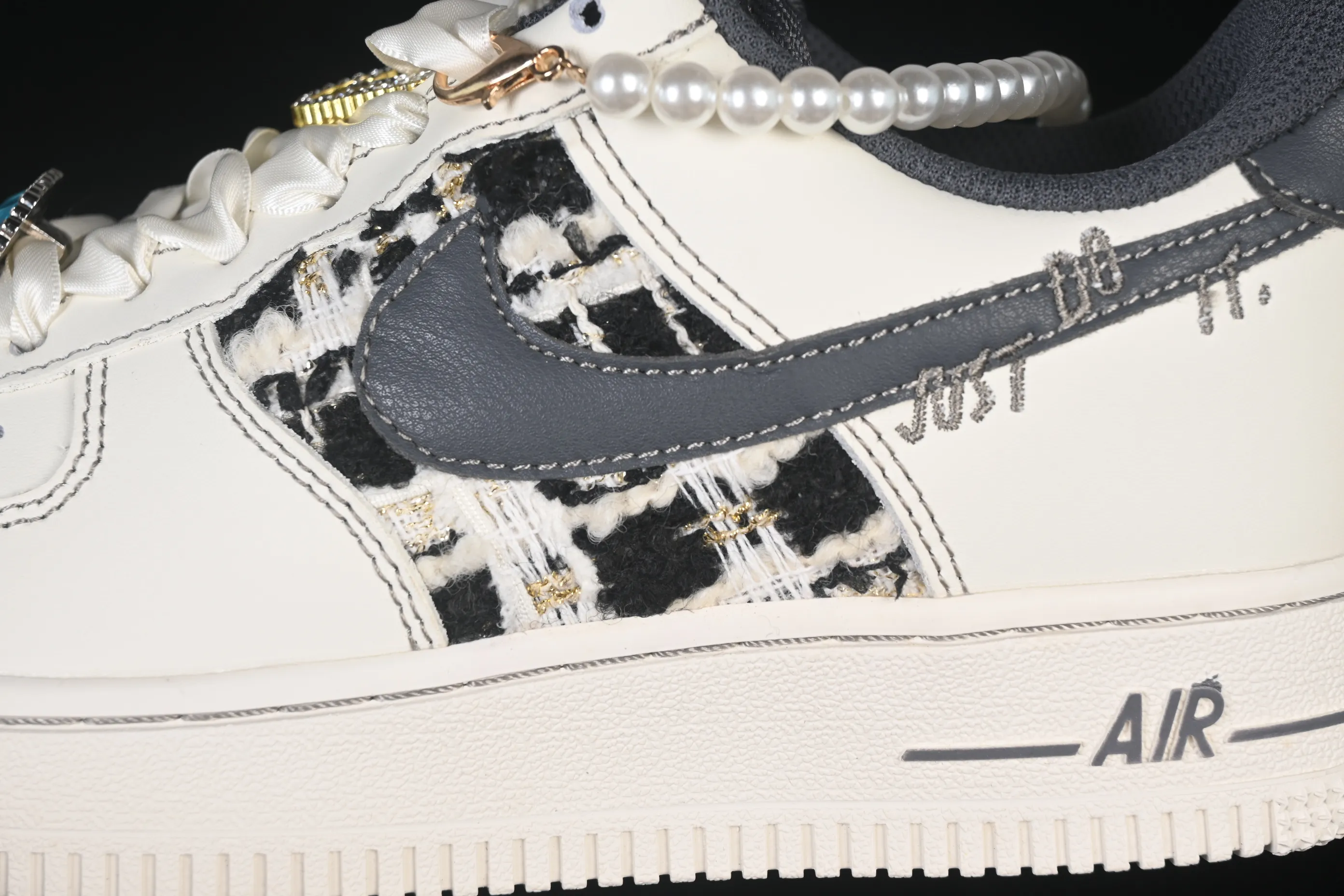 All categories Nk Air Force 1 Air Force series Nk Air Force 1 Low Nike Air Force 1'07 Low "Foggy Pearl" Hand-painted graffiti Foggy Pearl Air Force 1 low-top casual sneakers FJ7740-071